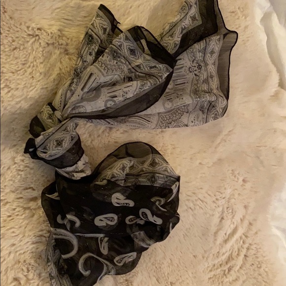 Buffalo Scarf - Picture 1 of 7